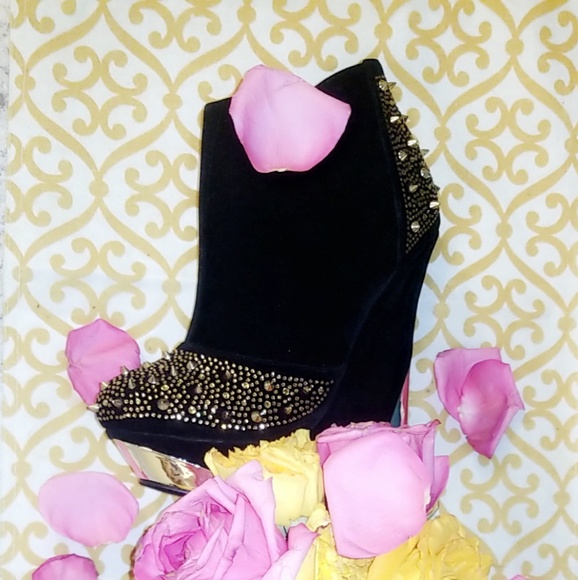 Shoes - Suede Wedge Heel